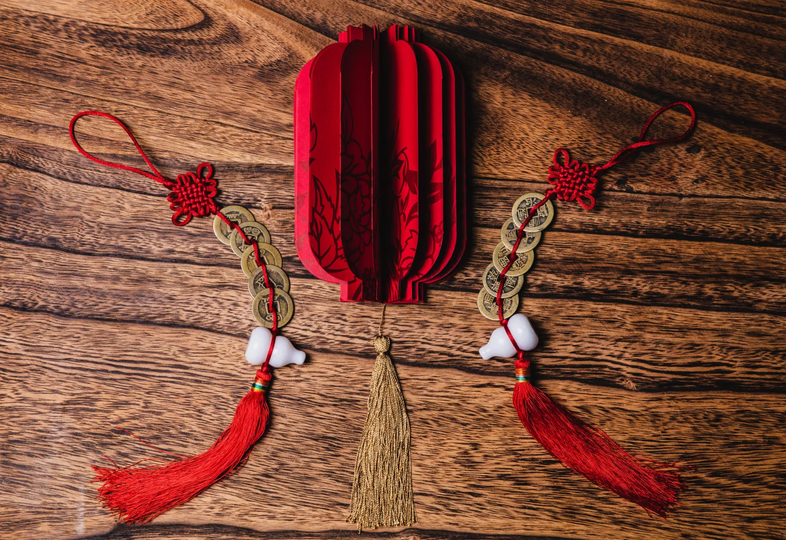 Cuál es el significado de la cinta roja y por qué deberías llevar una,  según el Feng Shui