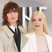 El casamiento de Anya Taylor-Joy y Malcolm McRae.