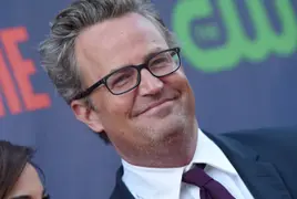 A los 54 años años falleció Matthew Perry.