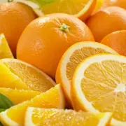 La naranja tiene vitamina C