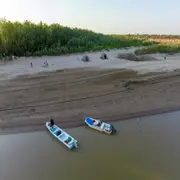 Acampamos en una playa desierta del lado formoseño.