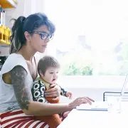 Las dificultades de las mujeres en el mercado laboral: brecha salarial en todas las áreas.