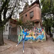 Kari Gao, feliz frente a lo que será su nuevo restaurante.