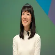 Marie Kondo y su método para ordenar el espacio laboral.