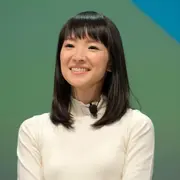 Marie Kondo y su método para ordenar el espacio laboral.