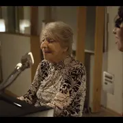 A sus 92 años, la pianista Regina Glazer debuta con su primer trabajo de estudio, "Luz de amor".