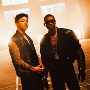 Jungkook y Usher, durante el remix de su canción.