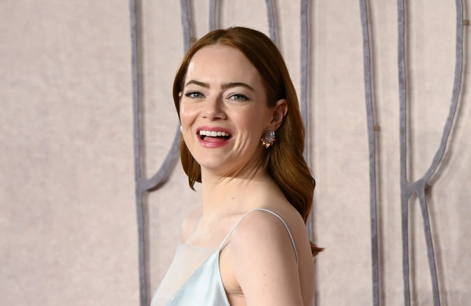 Emma Stone Viste De Dior En La Premiere De Su Película Pobres Criaturas Ohlalá 4637