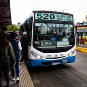 Aumentaron los boletos de colectivos y trenes.