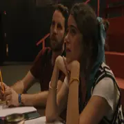 Ben Platt y Molly Gordon, dos instructores muy dedicados.