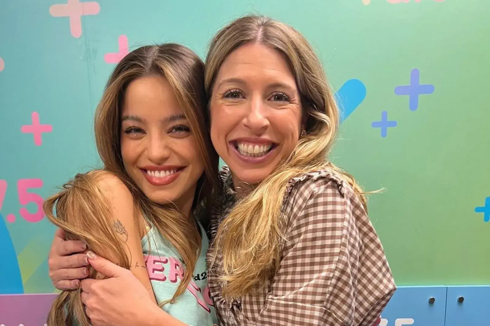 Emilia Mernes cantó con Flor Bertotti una canción de Floricienta y el video se hizo viral.