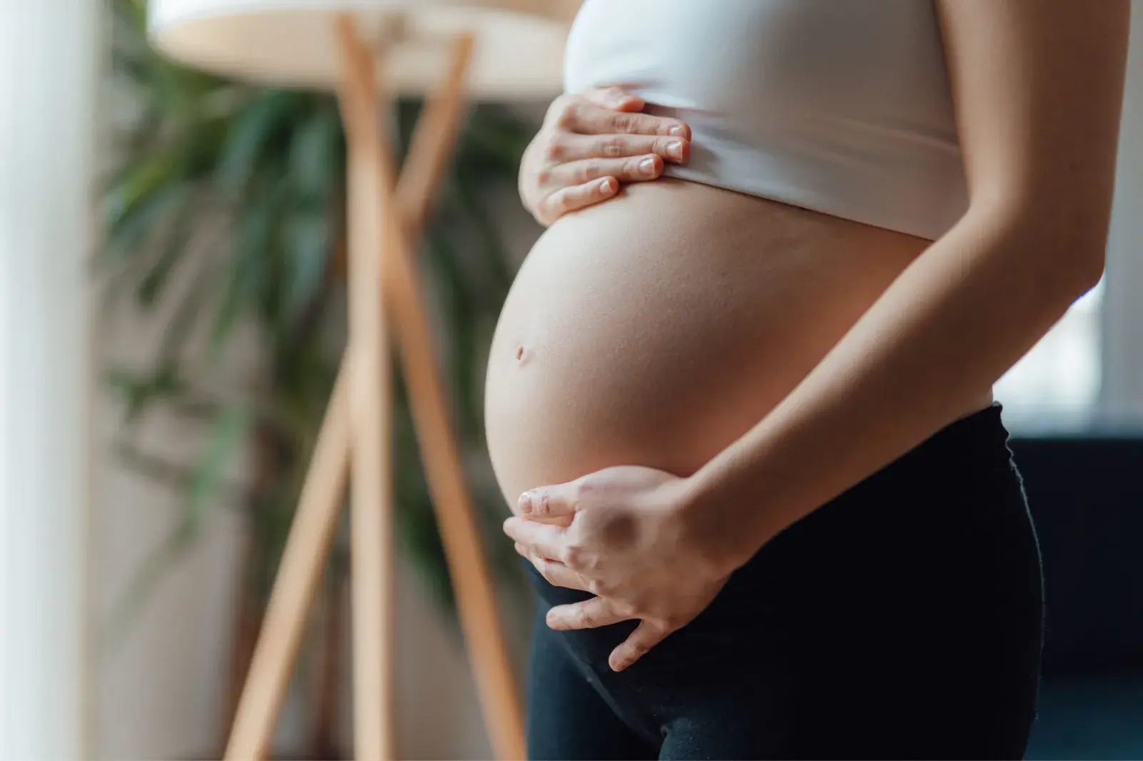 El DNU de Milei: cuáles son los cambios en la licencia por maternidad.