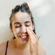 Maquillaje de verano que no se derrite: trucos y productos clave para sobrevivir al calor en la ciudad