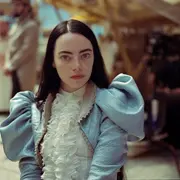 Emma Stone es la protagonista de Pobres criaturas.