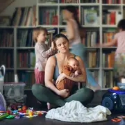 ¿Sentís que tenés burnout parental? Te pasamos algunas estrategias para sobrellevarlo.