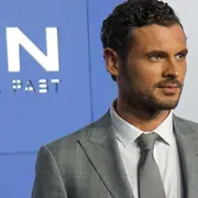 El actor murió a los 42 años luego de pelear contra el cáncer. Actualmente, estaba grabando la tercera entrega de la serie de Fox “La chica que limpia”.