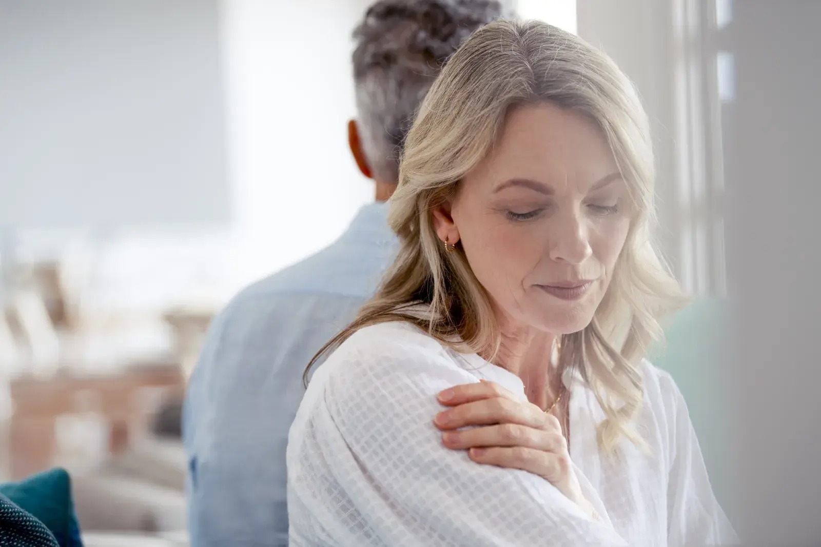 Desde la Asociación Estadounidense de Personas Jubiladas (AARP), se estima que alrededor de un millón de personas que llevan casadas 50 años se divorcian cada año en el mundo.