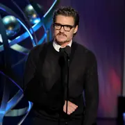 Pedro Pascal rompió el silencio y reveló qué le pasó en el brazo.