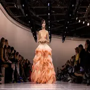 Elegimos 10 de los mejores vestidos que vimos en la Paris Fashion Week.