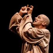 Pompeyo Audivert se convierte en la esencia misma del teatro en su propia versión teatral de Macbeth de William Shakespeare.