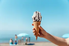 El helado, uno de los postres preferidos del verano, tiene sitios imperdibles en la ciudad de Mar del Plata.