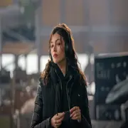 Úrsula Corberó en la piel de una ladrona, experta en pilotear aviones