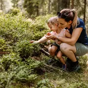 En los pequeños actos cotidianos de pedir permiso y de esperar su respuesta (cuando es posible) estamos ubicando a los niños y niñas en un lugar activo y participativo.