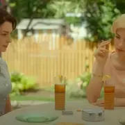 Anne Hathaway y Jessica Chastain en un momento de intimidad para estas dos amigas.