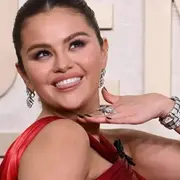 Las uñas charol de Selena Gómez