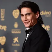 Enzo Vogrincic en la alfombra roja de los Premios Goya.
