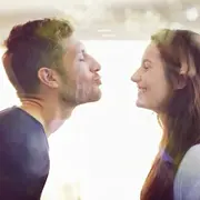 Las diferencias entre amar y estar enamorados.