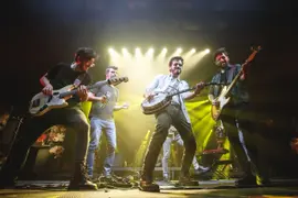 La banda colombiana, Morat, durante su show en Barcelona.