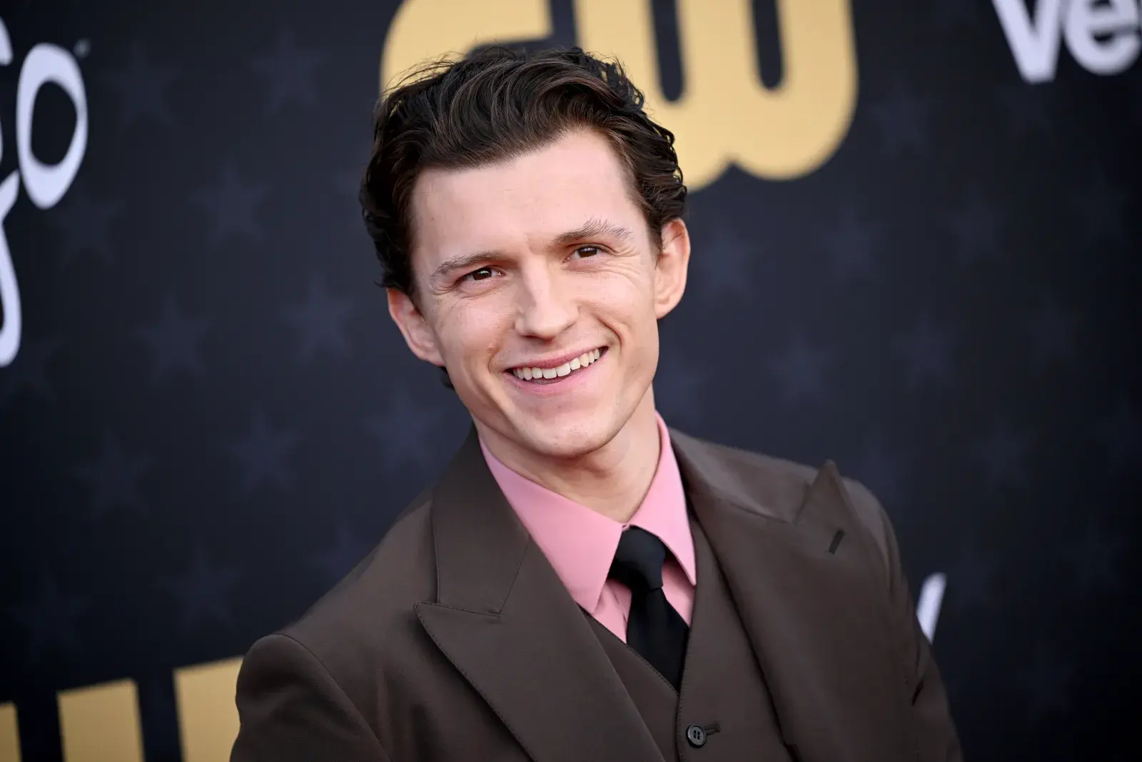 Tom Holland sorprende a todos con su nuevo proyecto vuelve teatro para