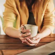 El hinojo es una poderosa planta medicinal que destaca por su fuerza para equilibrar las funciones del sistema digestivo, aunque también es expectorante y antiinflamatorio.