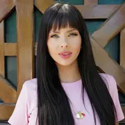 La China posteó una foto de su uevo video