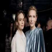 Sarah Paulson y Cate Blanchett en el desfile de Louis Vuitton en la Semana de la Moda en París. 