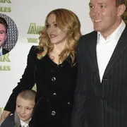 Rocco Ritchie con sus padres, Madonna y Guy Ritchie.