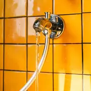 ¿Sentís que se te escapan chorritos de pis? Es un problema más común de lo que pensabas, especialmente entre las mujeres.