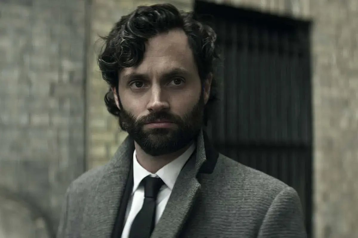Penn Badgley interpreta a Joe Goldberg en You.