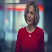 Gillian Anderson interpreta a Emily Maitlis en SCOOP.