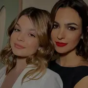 Muna Pauls junto a su mamá, Agustina Cherri.