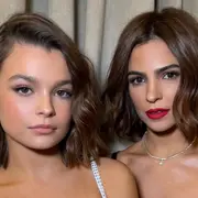 Muna Pauls en su fiesta de 15 años, junto a su madre, la actriz Agustina Cherri.