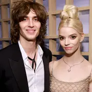 Anya Taylor-Joy junto a su marido, Malcolm McRae.