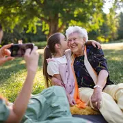 Los miembros de la generación sándwich suelen tener entre 40 y 60 años.