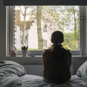 "Mis amigos me dejan de lado": ¿cómo lidiar como padres con estas situaciones escolares?