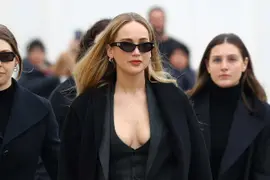 Jennifer Lawrence es una de las celebrities que se sumó a la tendencia office siren