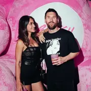 Antonela Roccuzzo y Lio Messi.