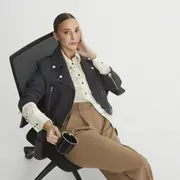 “Mi estilo no lo pienso tanto, me sale como natural. Me decían ‘la Chica Saquito’, en mi primer laburo. Yo me siento relajada”.