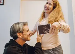 Dani Aza, junto a su compañero, felices con el embarazo.