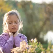El truco para hacer un remedio casero para el dolor de garganta, apto para niños